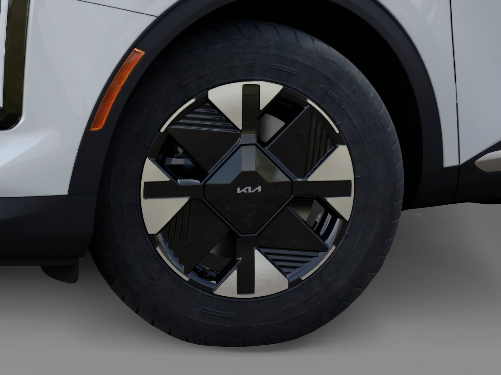 New 2027 Snow White Pearl Kia LX image 9