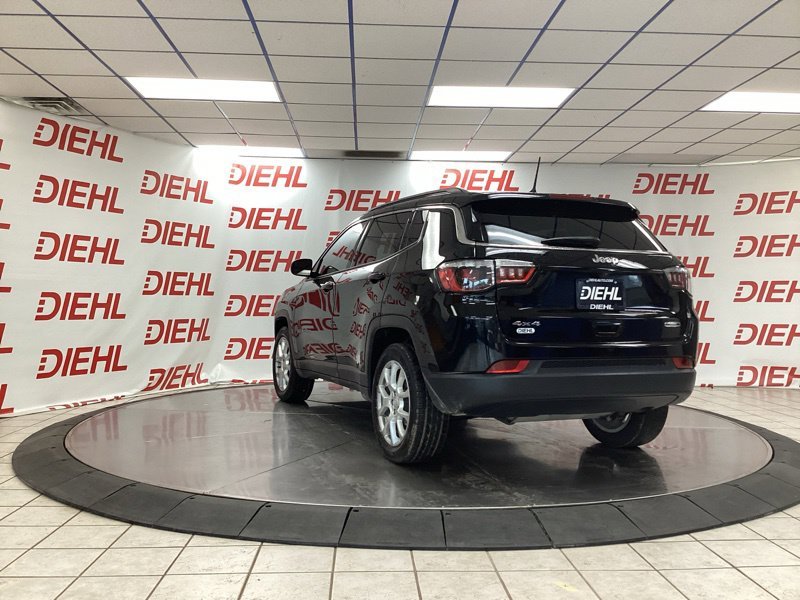 Used 2022 Black Jeep Latitude Lux image 5