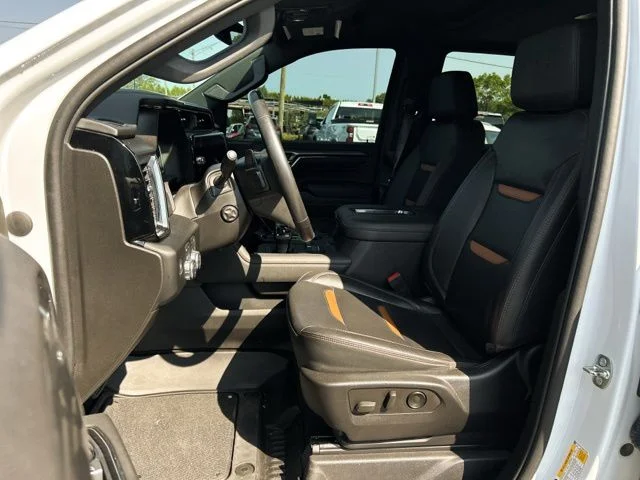 Used 2022 White GMC AT4 image 27