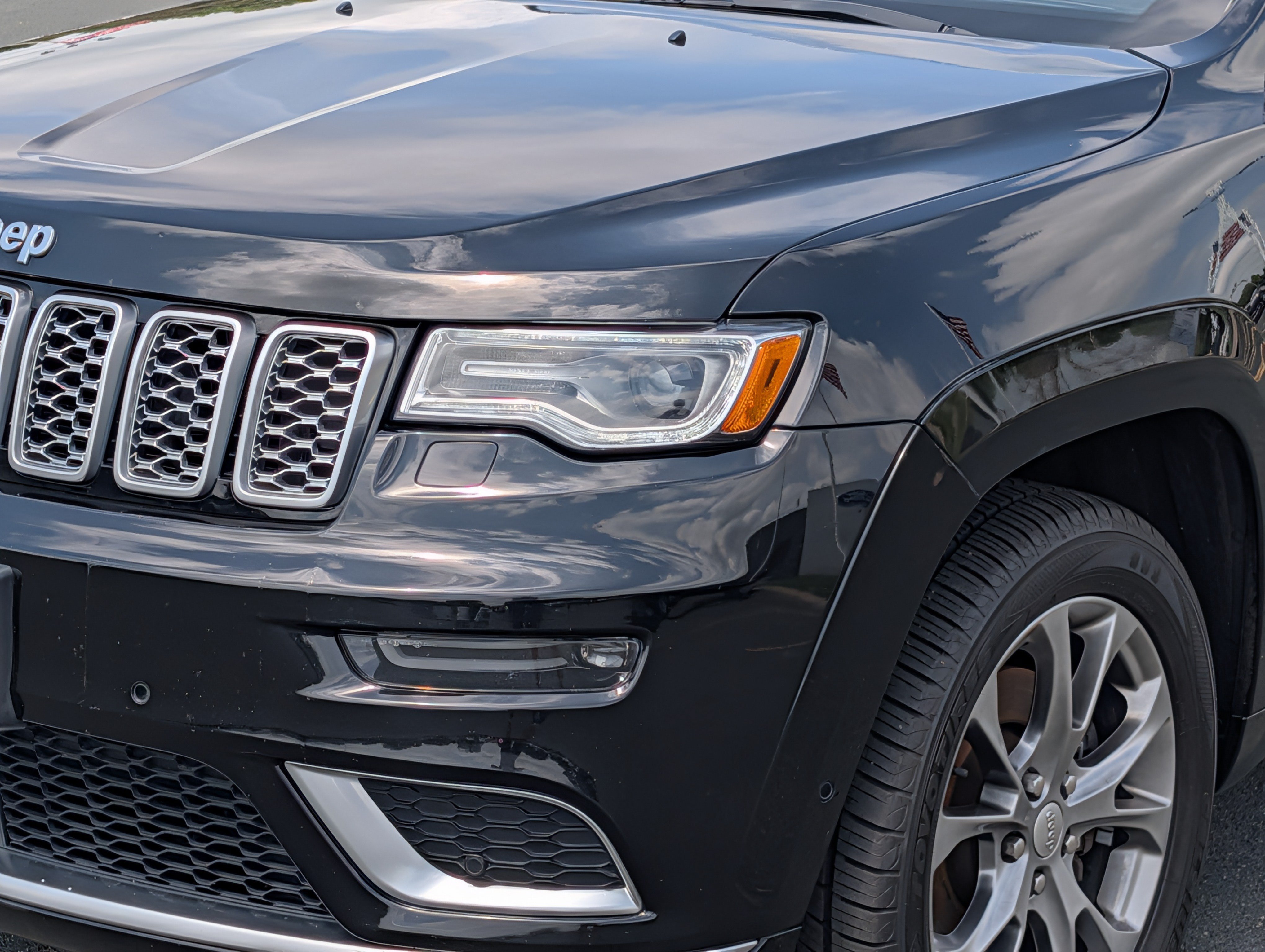 Used 2019 Diamond Black Crystal Pearlcoat Jeep Summit image 16
