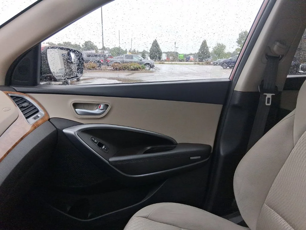 Used 2014 Serrano Red Hyundai Base image 25