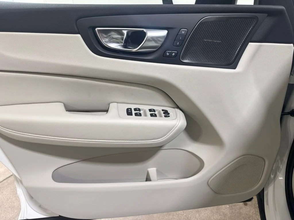 New 2026 Crystal White Volvo T8 Ultra image 17
