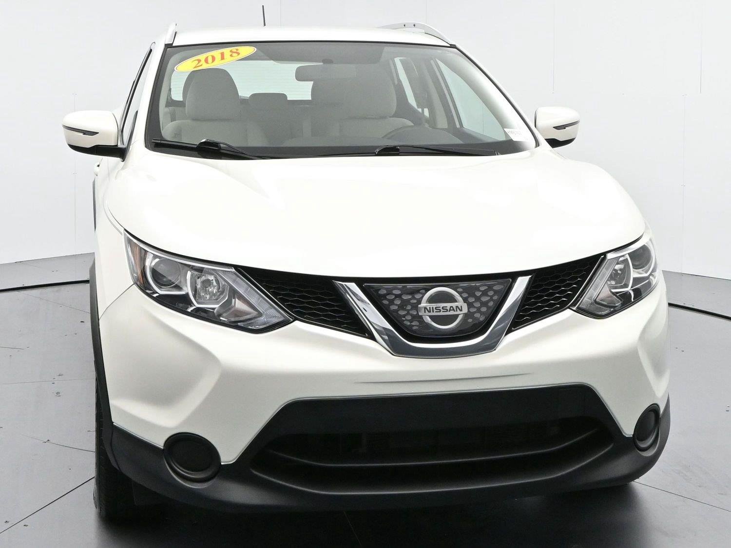 Used 2018 Pearl White Nissan SV image 2