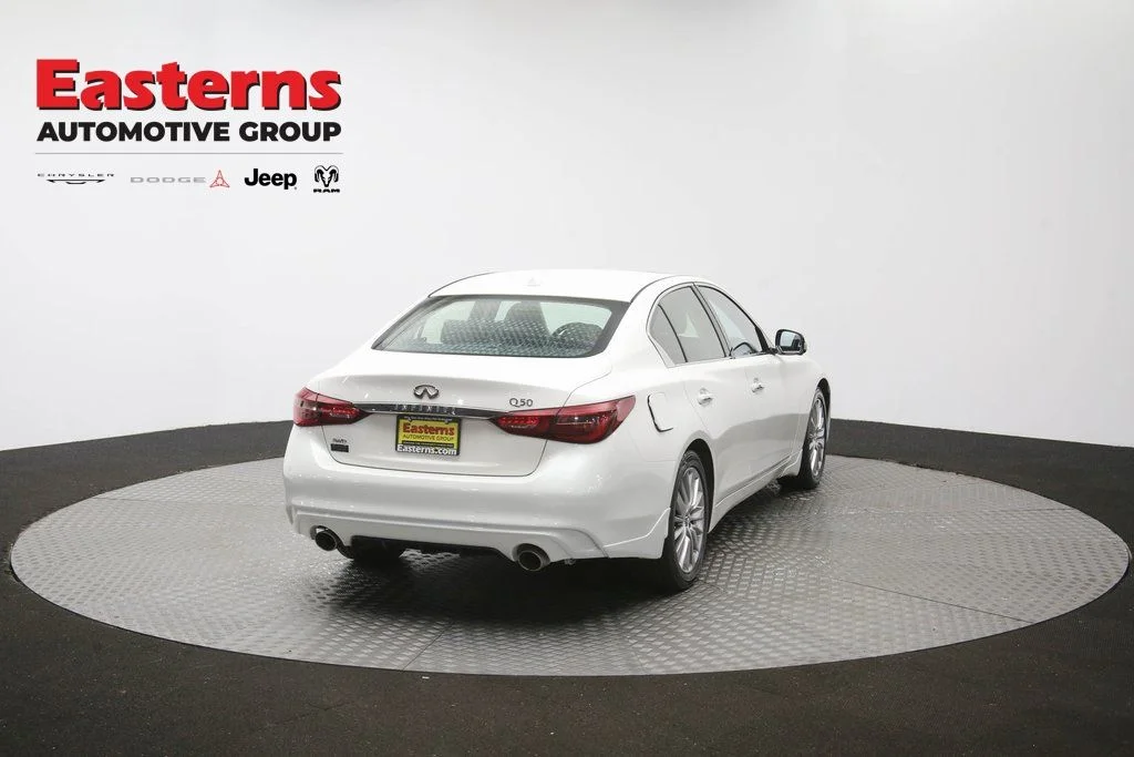 Used 2023 White INFINITI LUXE image 43