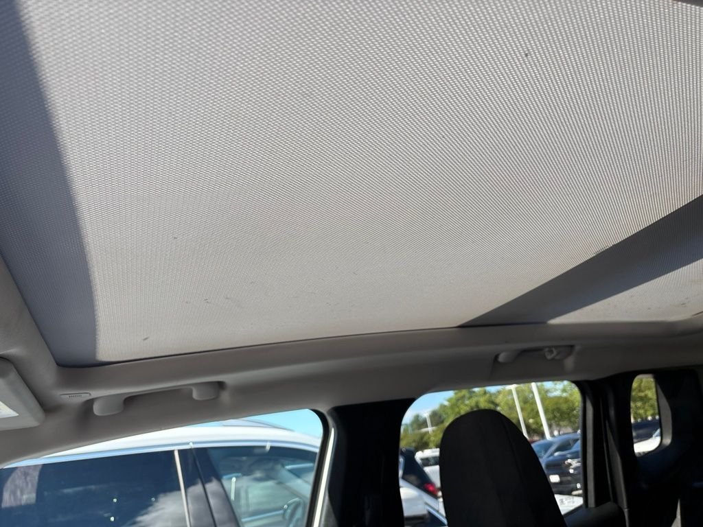 Used 2019 White Jeep Latitude image 17