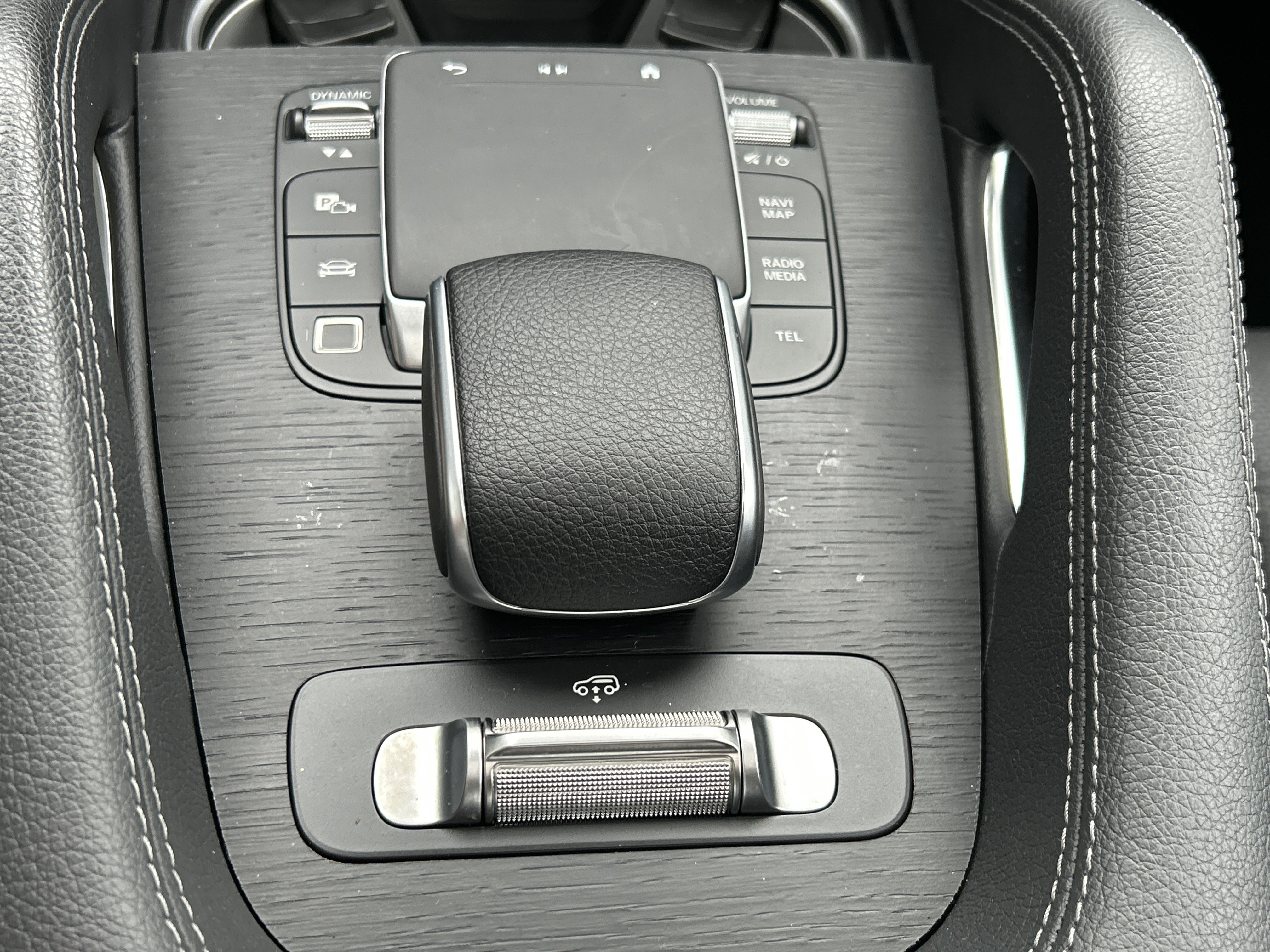 Certified Used 2025 MANUFAKTUR Moonlight White Metallic Mercedes-Benz GLS 450 4MATIC® SUV image 37