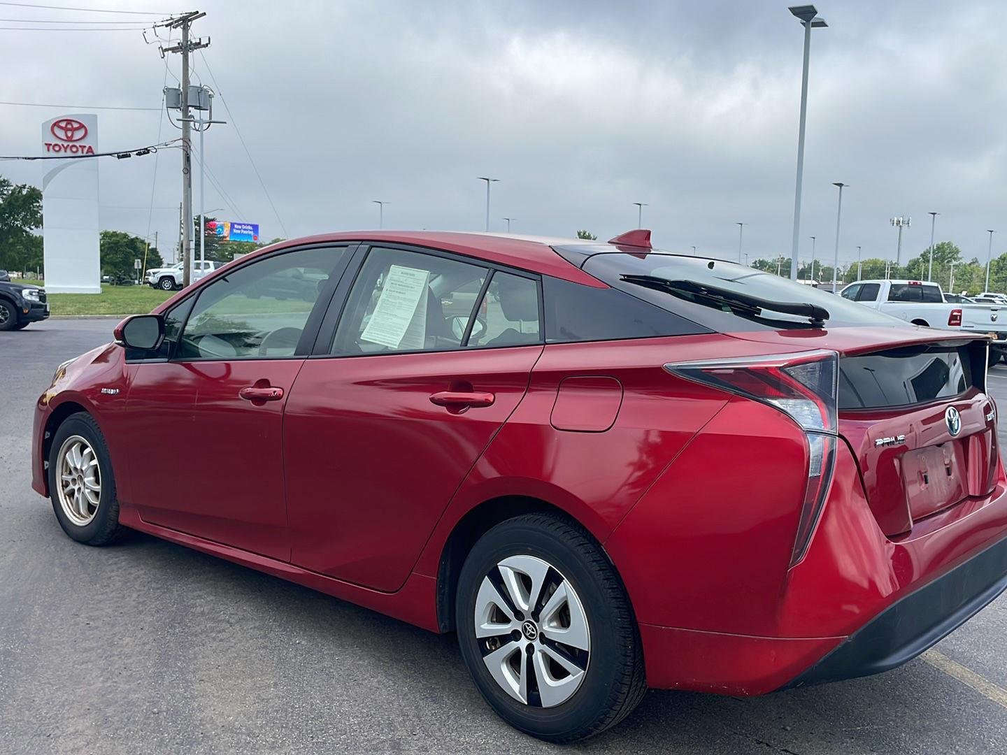 Used 2016 Hypersonic Red Toyota Three image 10
