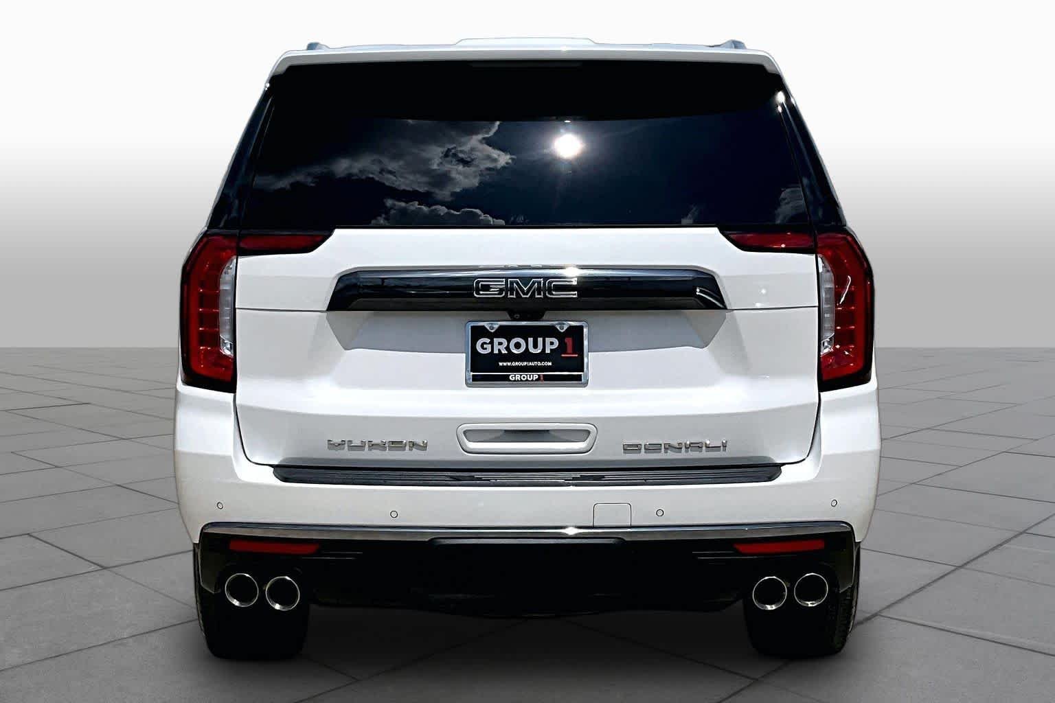Used 2023 White Frost Tricoat GMC Denali Ultimate image 5