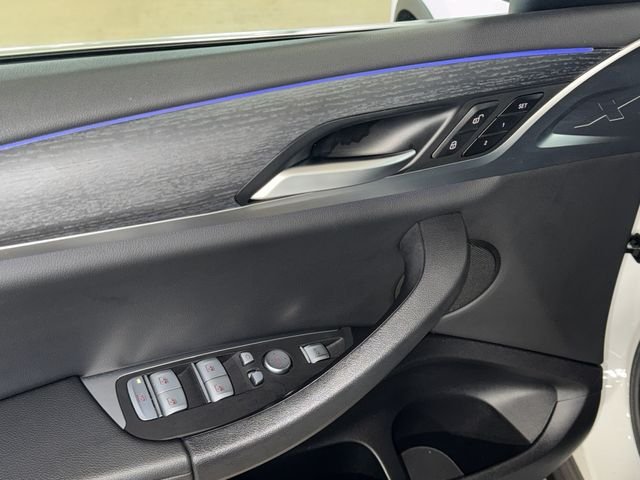 Used 2023 Alpine White BMW sDrive30i image 18
