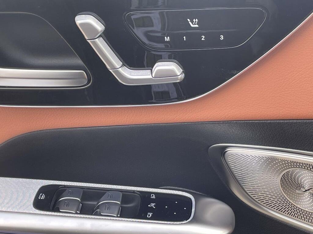 New 2027 Graphite Grey Metallic Mercedes-Benz GLC 300 image 29