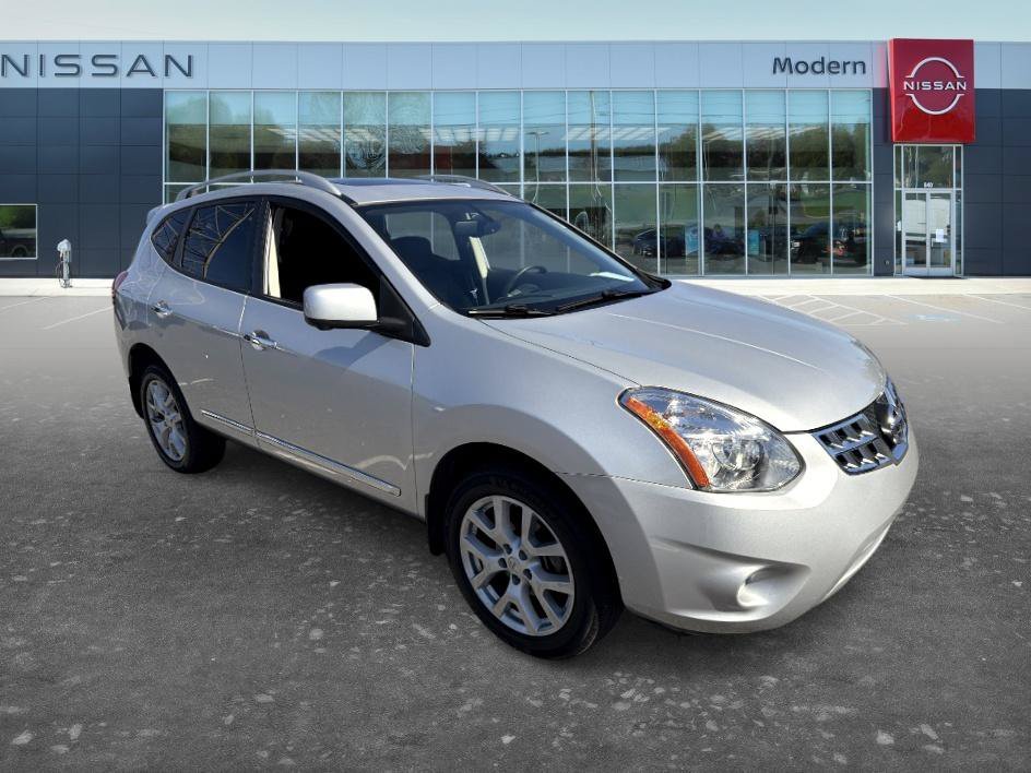 Used 2013 Brilliant Silver Nissan SL image 3