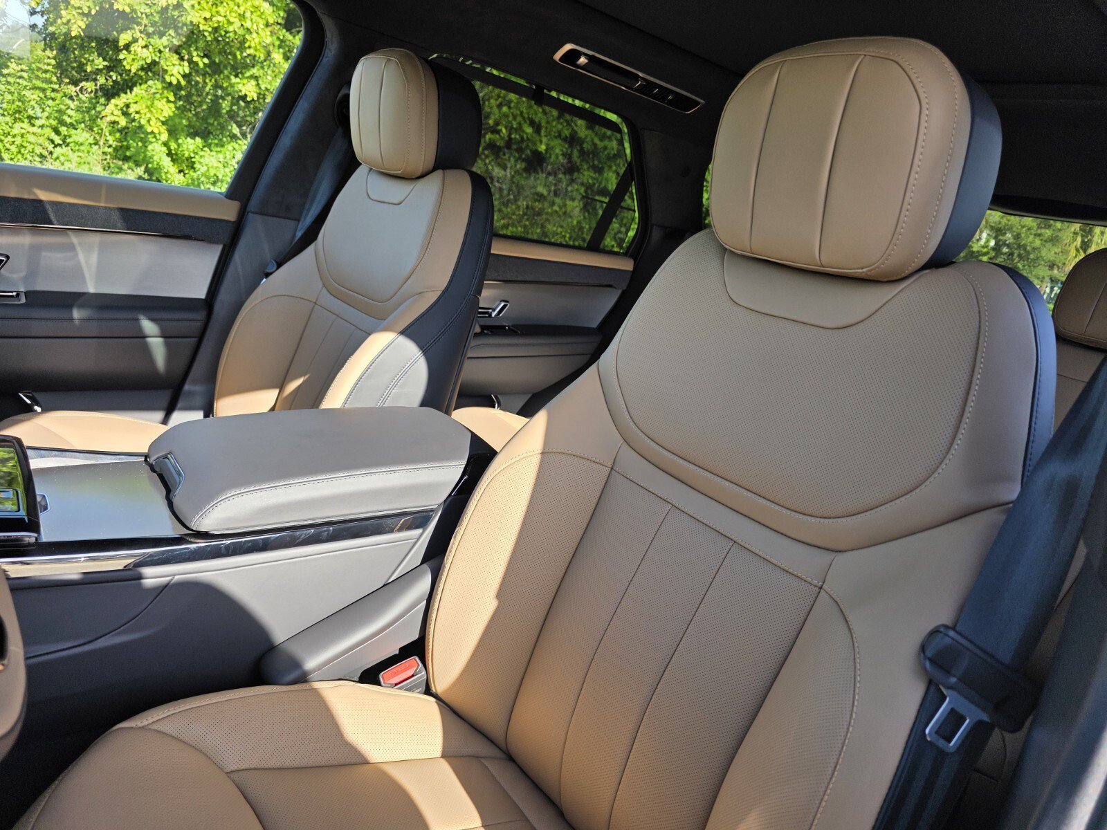 New 2026 Fuji White LAND ROVER Autobiography image 11