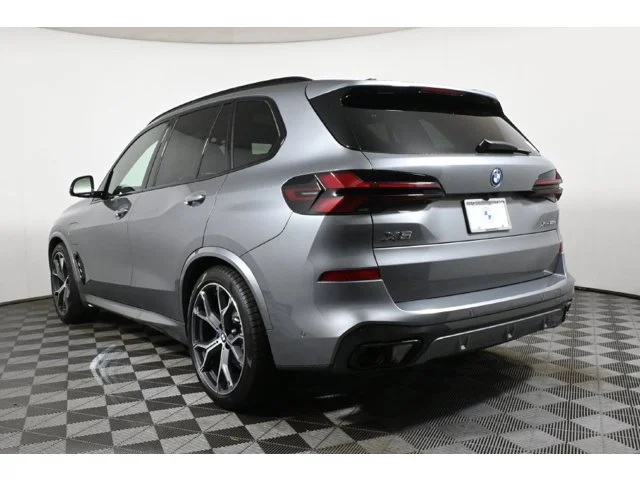 New 2026 Skyscraper Grey Metallic BMW xDrive50e image 5