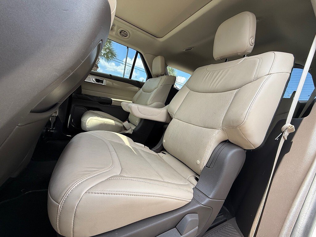 Used 2020  Ford Platinum image 10