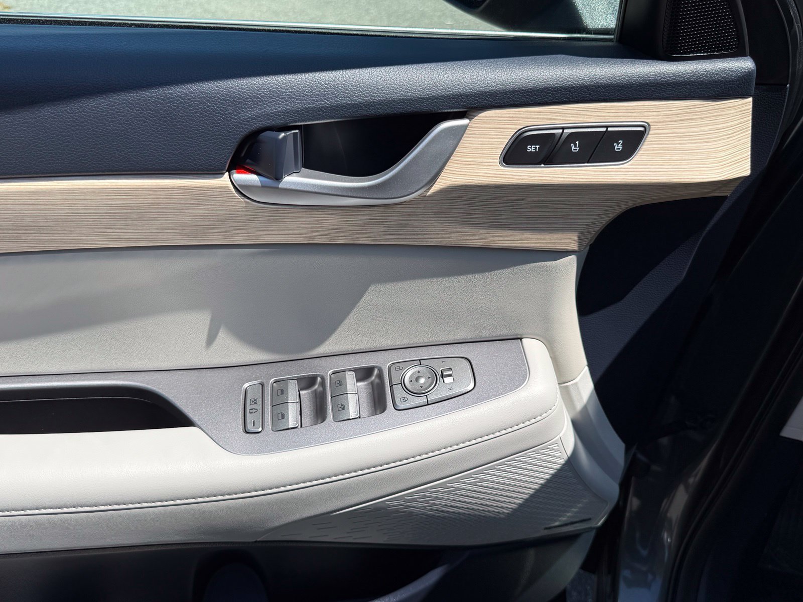 Used 2025 Gray Hyundai Limited image 18