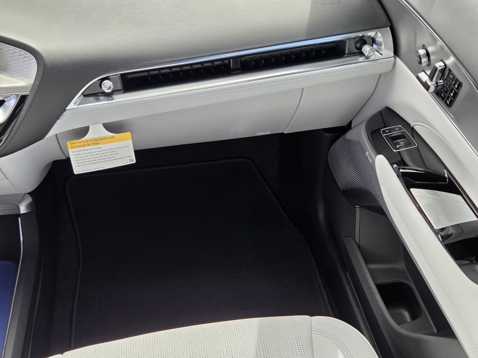 2027 Cadillac LYRIQ Premium Sport - Photo 15
