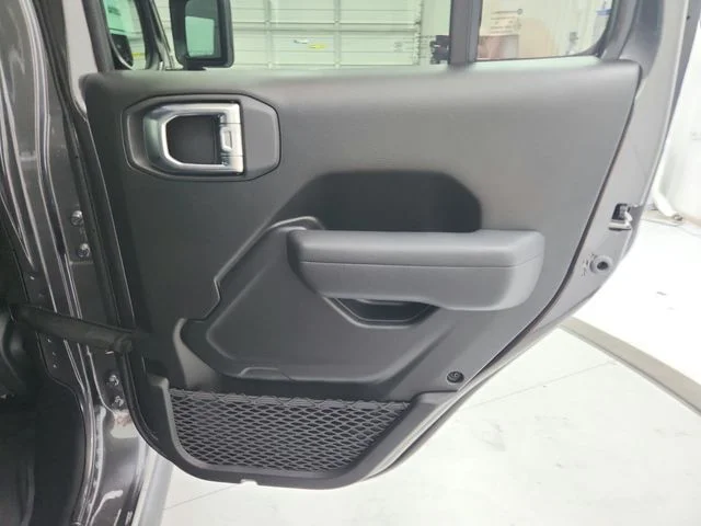 New 2026 Granite Crystal Metallic Clearcoat Jeep Rubicon image 38