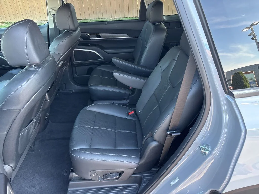 Used 2022 Gray Kia EX image 10