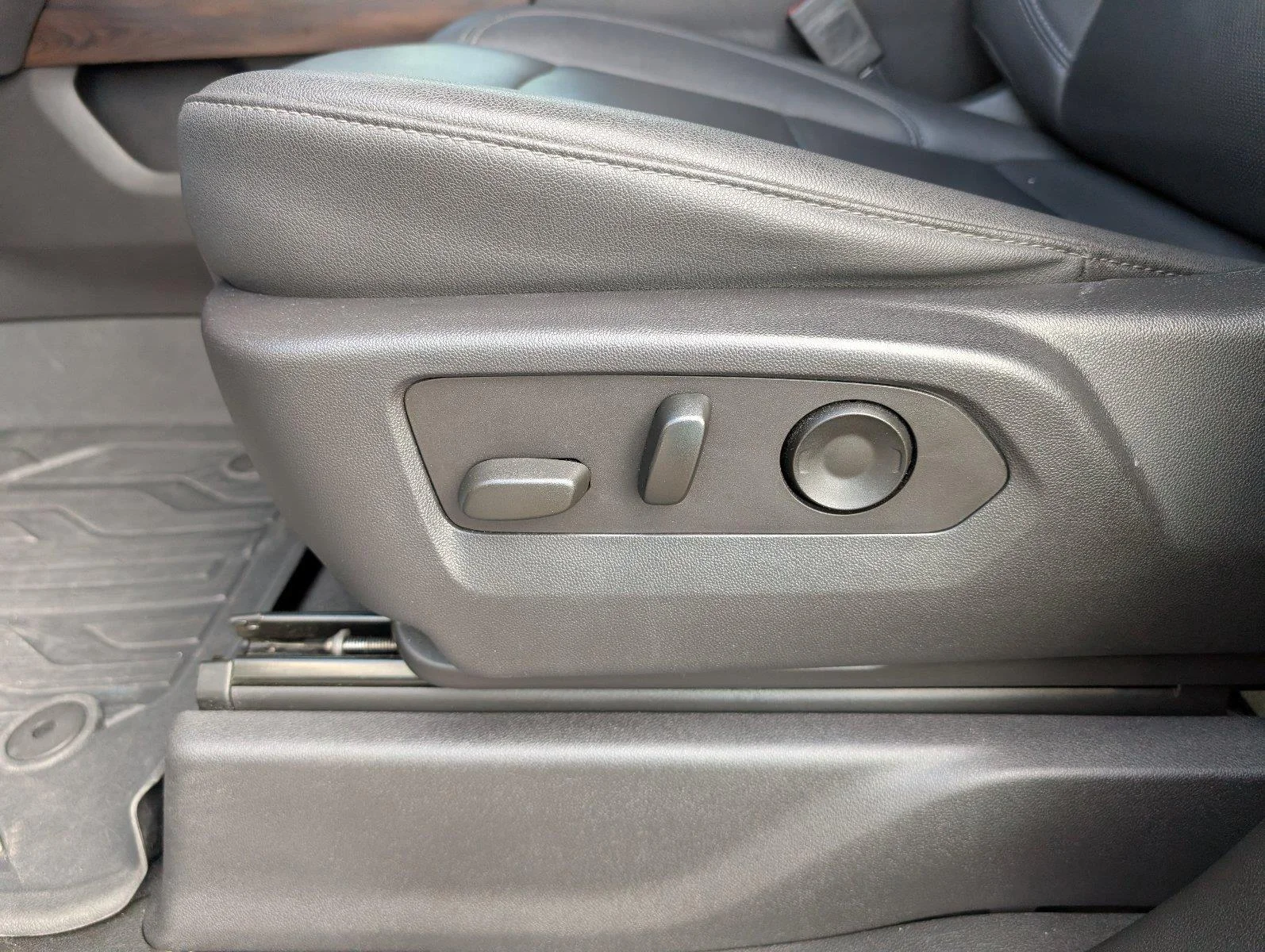 Used 2023 STERLING METALLIC GMC SLT image 15