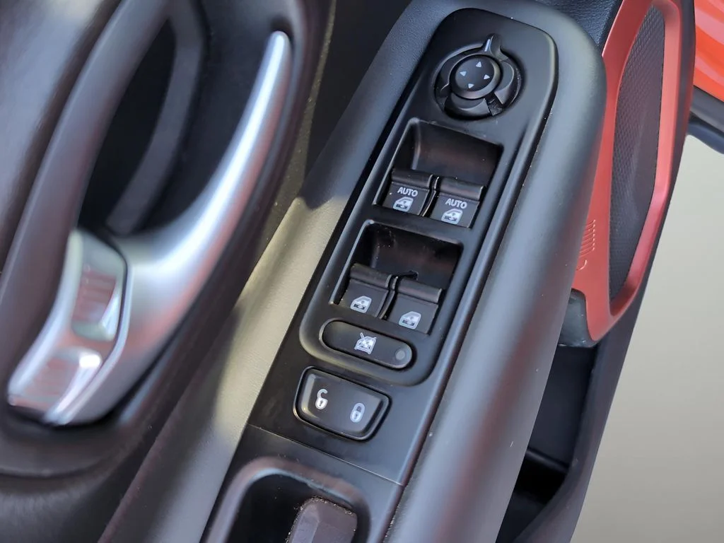 Used 2021 Omaha Orange Clearcoat Jeep Trailhawk image 12