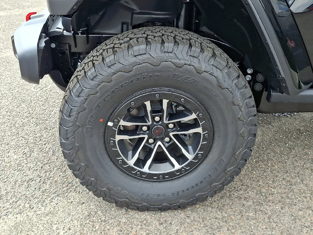 New 2026 Black Clear-Coat Exterior Paint Jeep Rubicon image 19