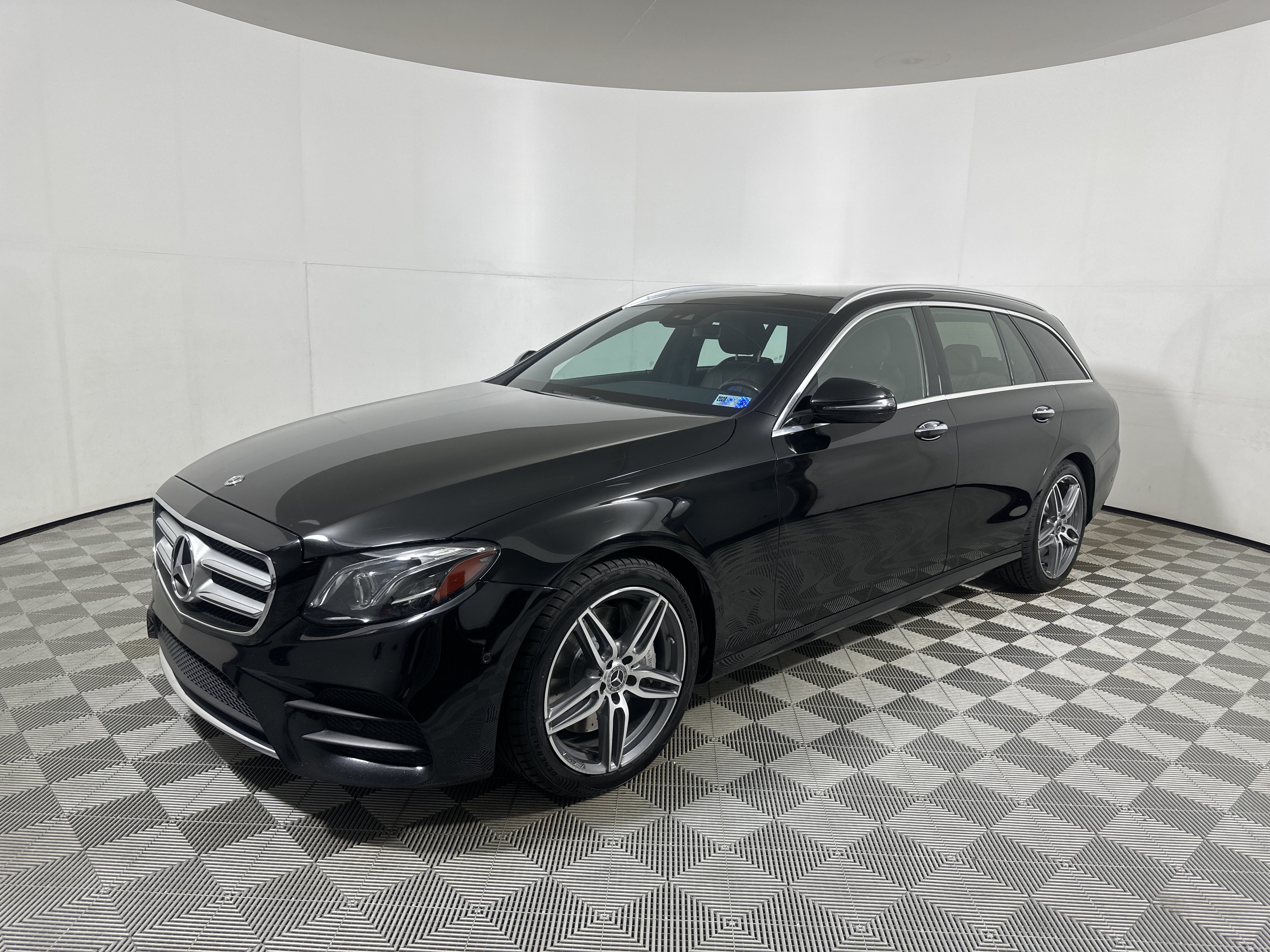 Used 2018  Mercedes-Benz E 400 image 3