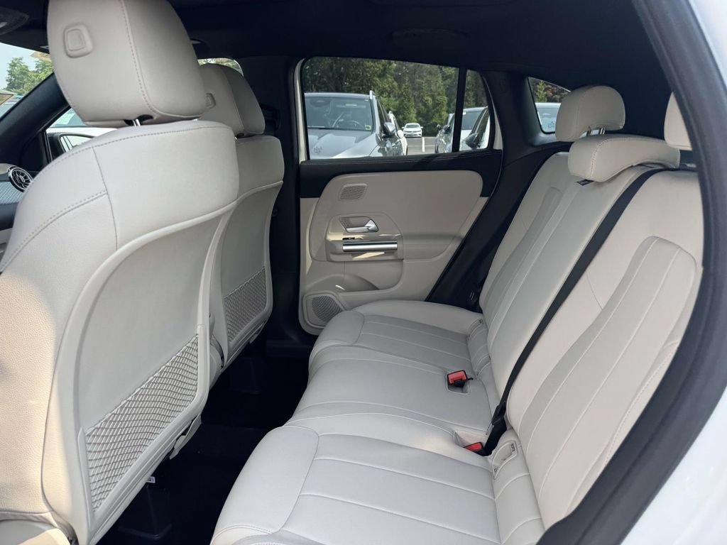 New 2026 Polar White Mercedes-Benz GLA 250 image 31