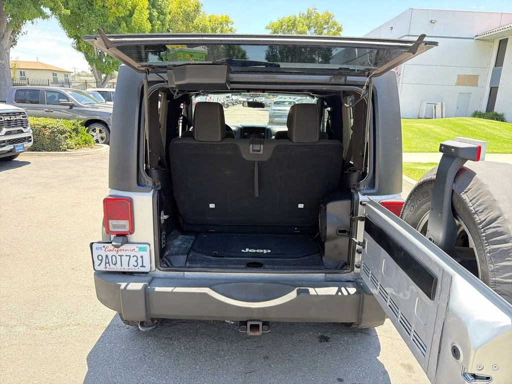 Used 2011 Silver Jeep Rubicon image 18
