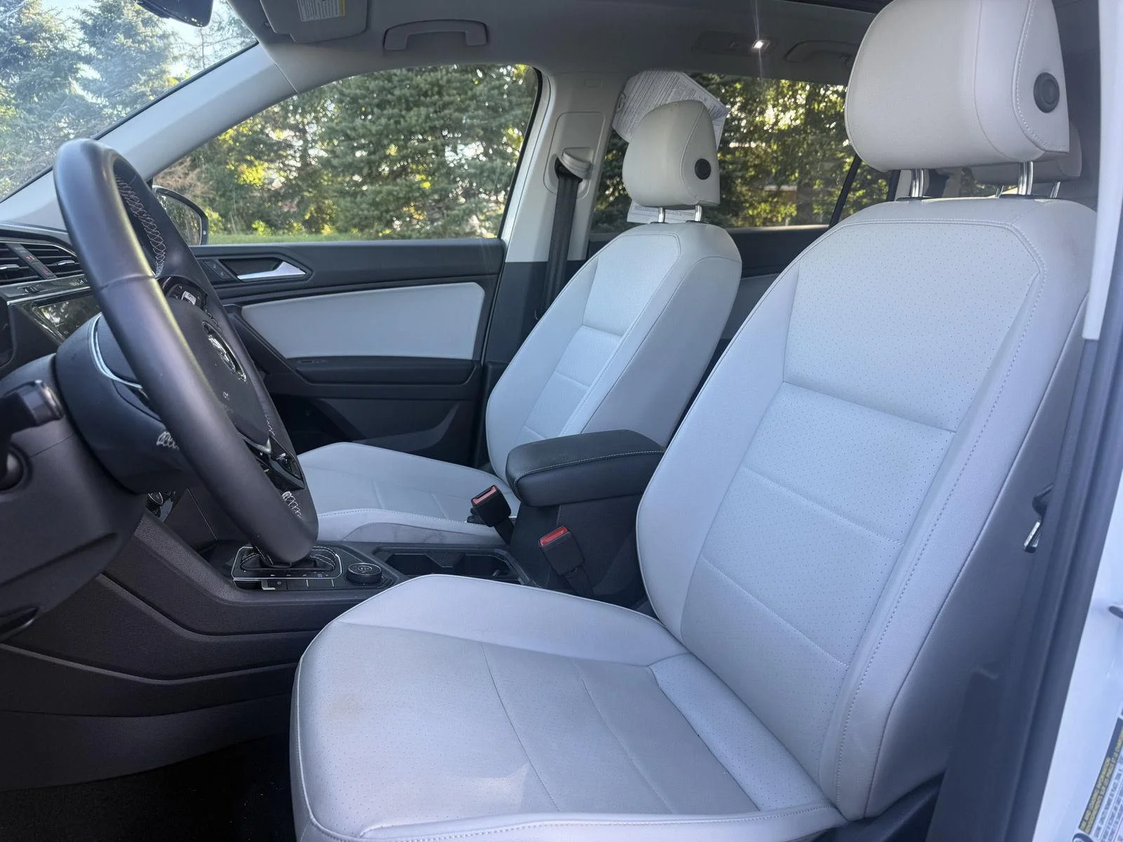 Used 2021 Pure White Volkswagen SE image 6