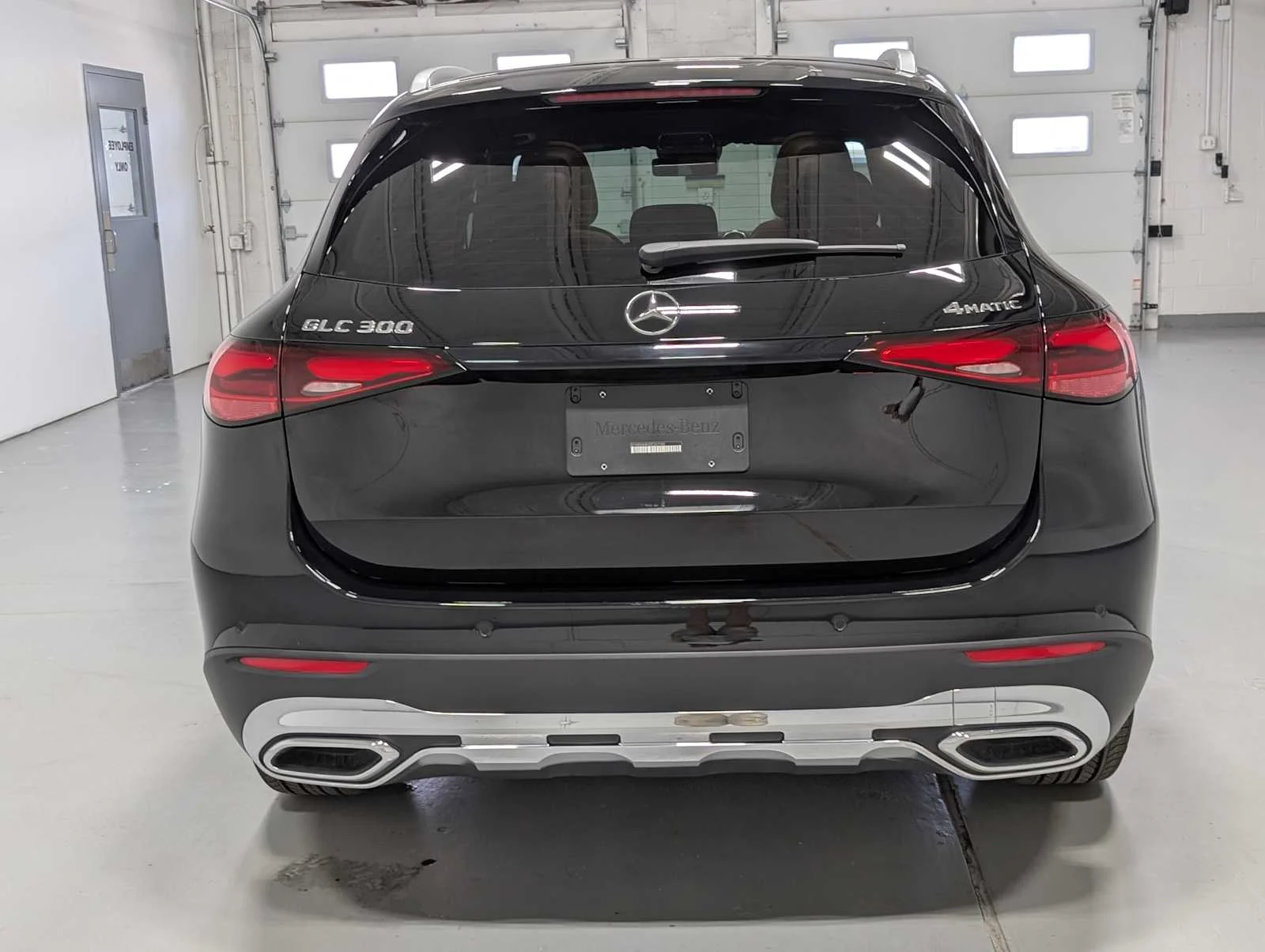 Used 2025 Black Mercedes-Benz GLC 300 image 9