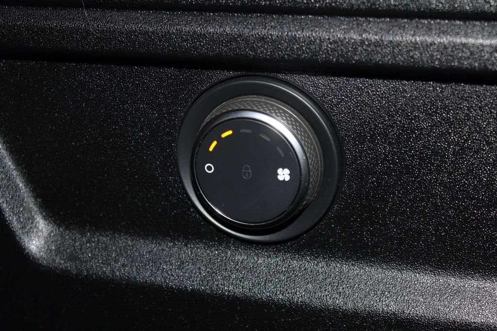 Used 2022  Land Rover XS Edition image 49