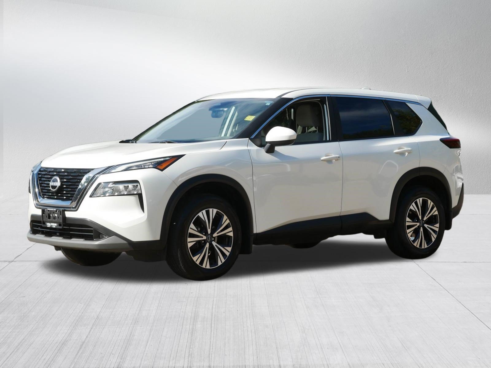 Certified Used 2023 Pearl White Tricoat Nissan SV image 3
