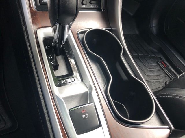 Used 2022 Gray Subaru Touring image 33