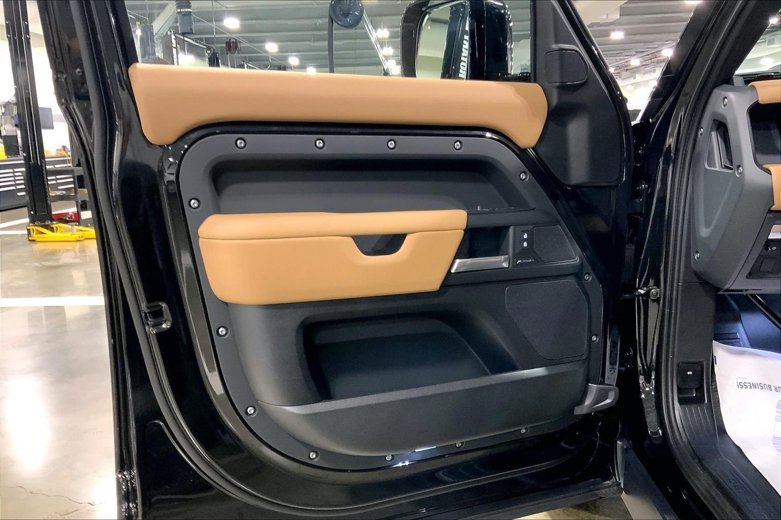 New 2026 Santorini Black LAND ROVER S image 10