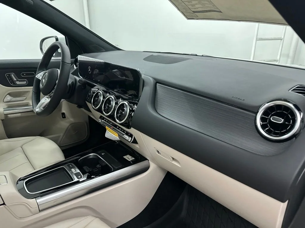 New 2026 White Mercedes-Benz GLA 250 image 24