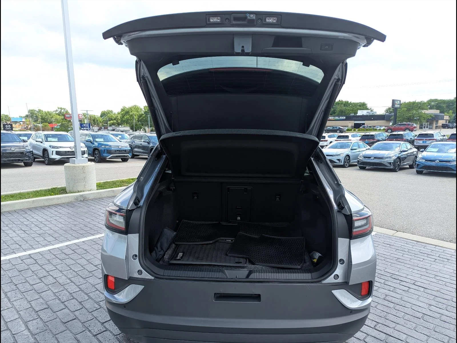 Certified Used 2023 Silver Mist Metallic (q3q3) Volkswagen Pro S image 5