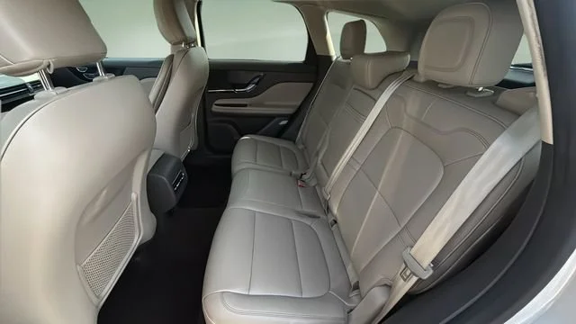 Used 2022 White Lincoln Standard image 19