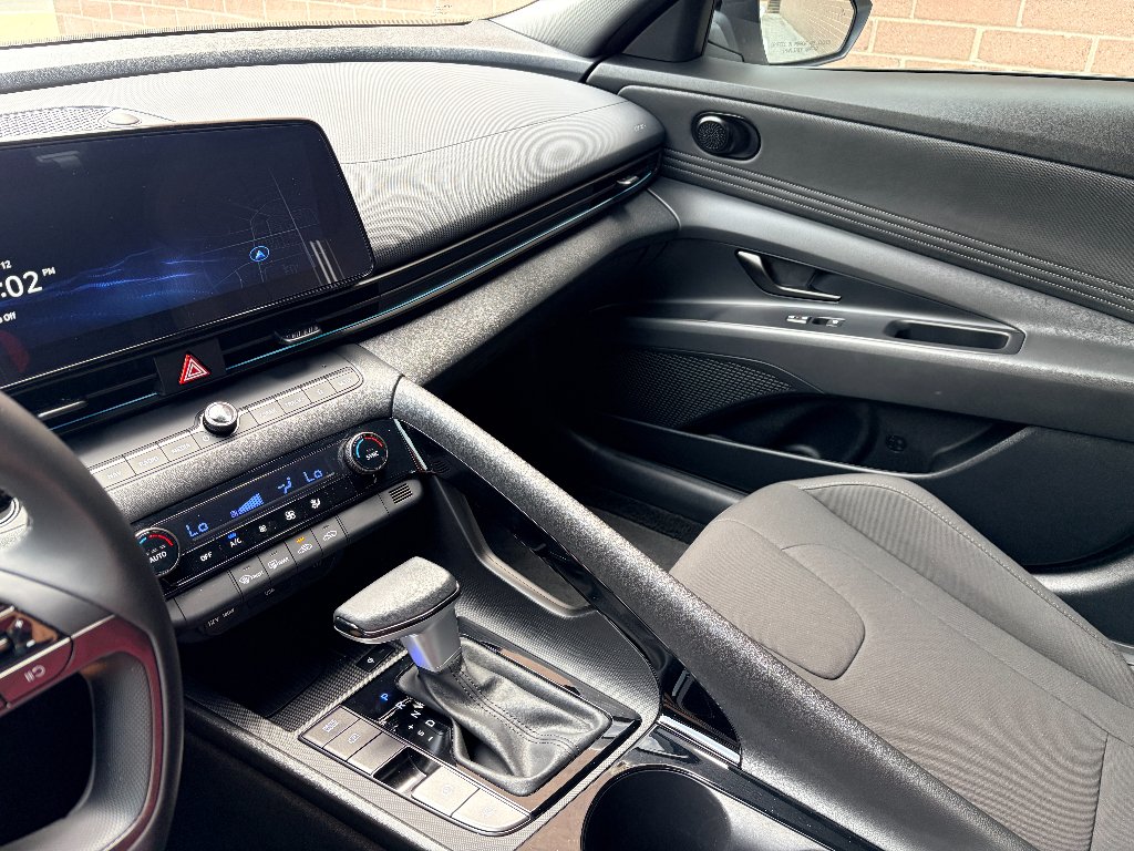 Used 2025 Serenity White Hyundai SEL Sport image 19