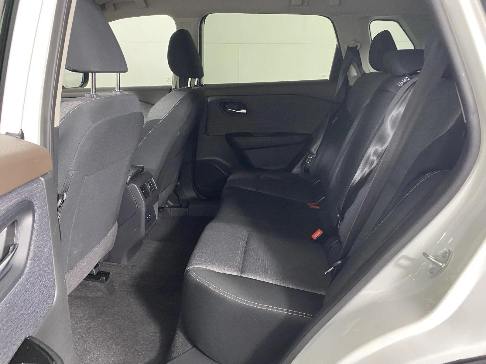 Used 2023 Pearl White Tricoat Nissan SV image 21