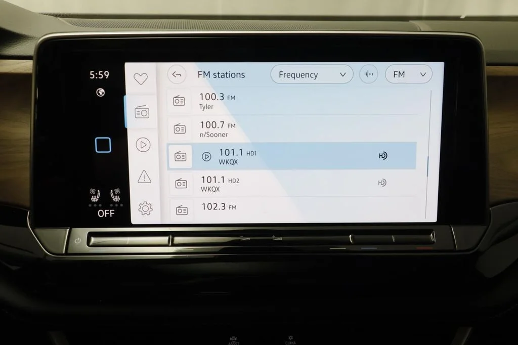 New 2026 Opal White Volkswagen SE w/Technology image 10