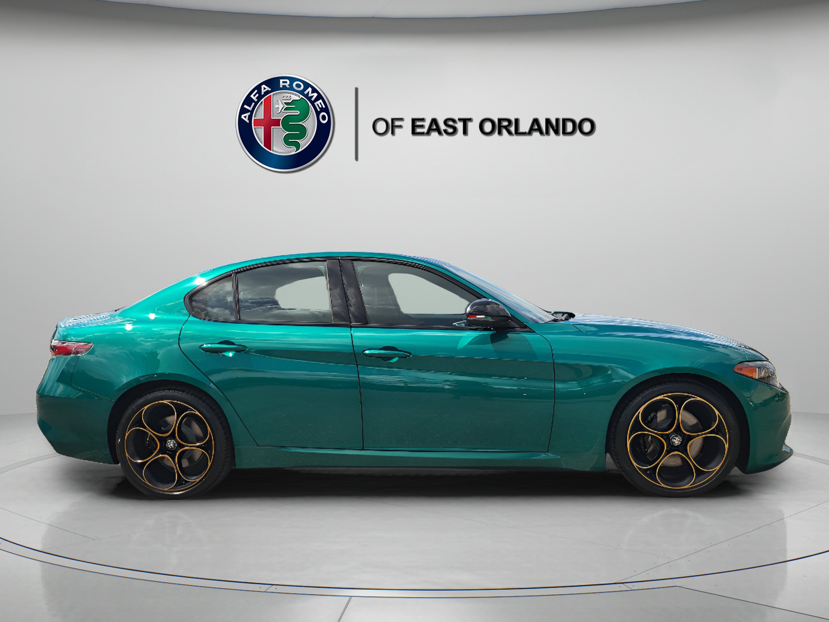 New 2025 Verde Fangio Metallic Alfa Romeo Intensa image 8