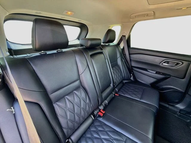 Used 2026 Gold Nissan Platinum image 31