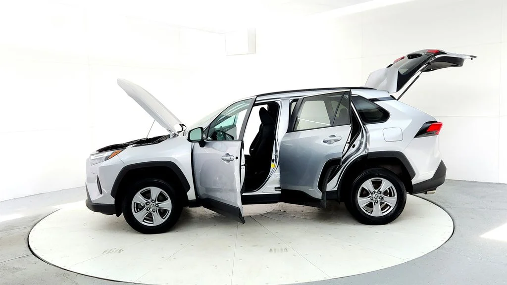 Certified Used 2022 Silver Toyota XLE image 10