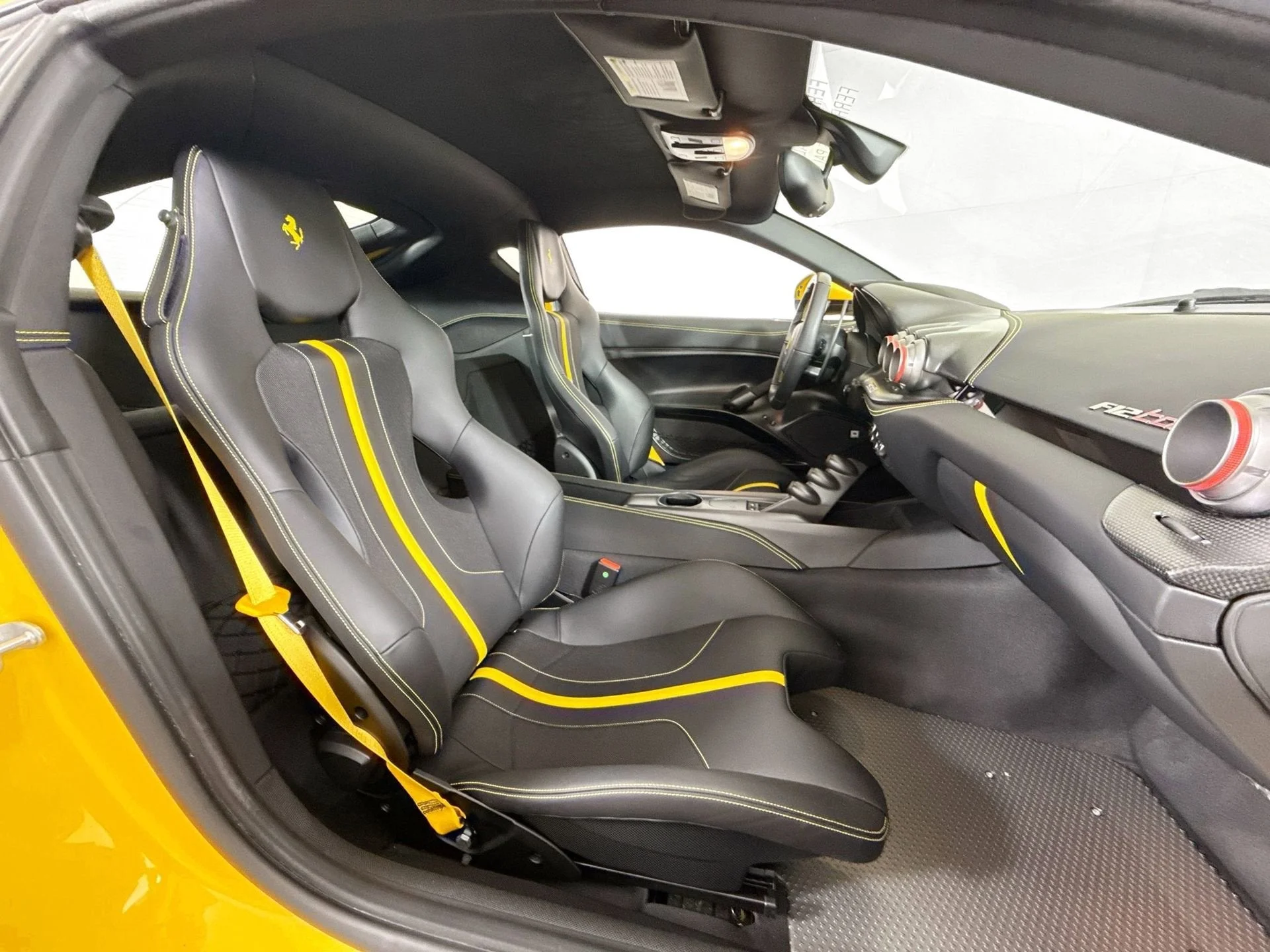 Certified Used 2017 Giallo Triplo Strato Ferrari Base image 21