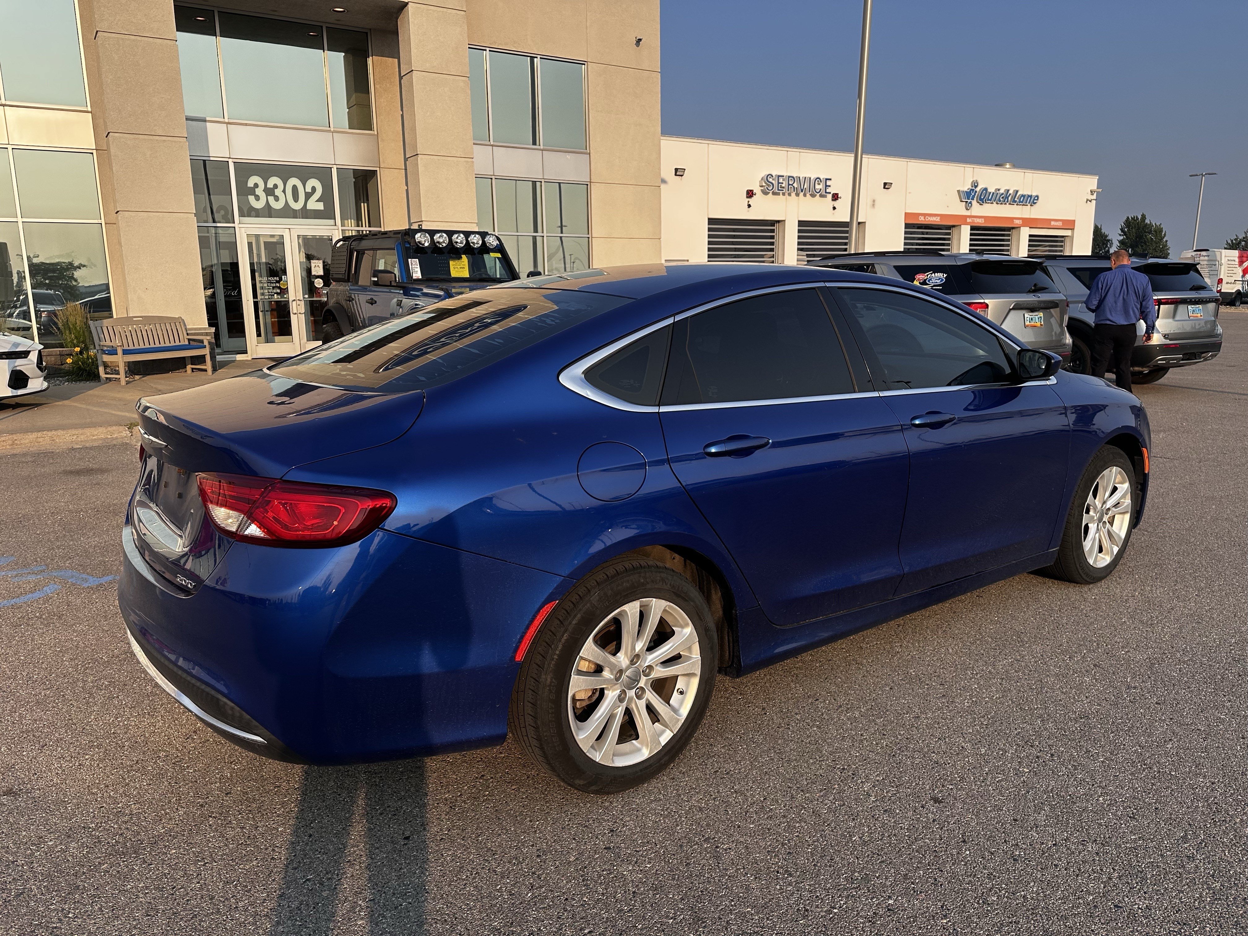 Used 2016 Vivid Blue Pearlcoat Chrysler Limited image 4