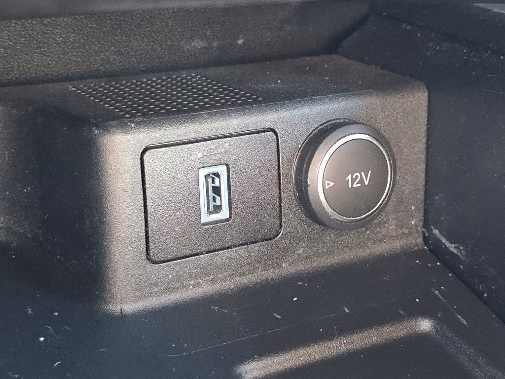 Used 2020 Blue Ford SE image 35