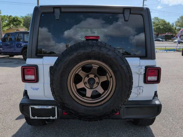 Used 2021 White Jeep Unlimited Sahara image 5