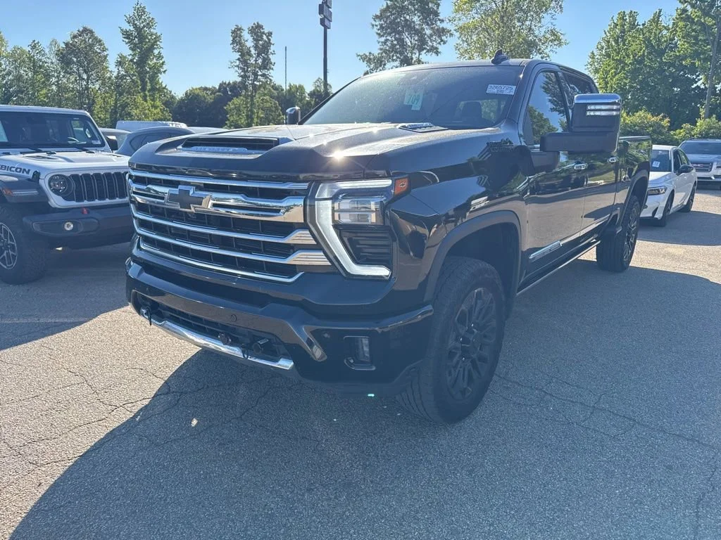 2025 Chevrolet Silverado HD's photo
