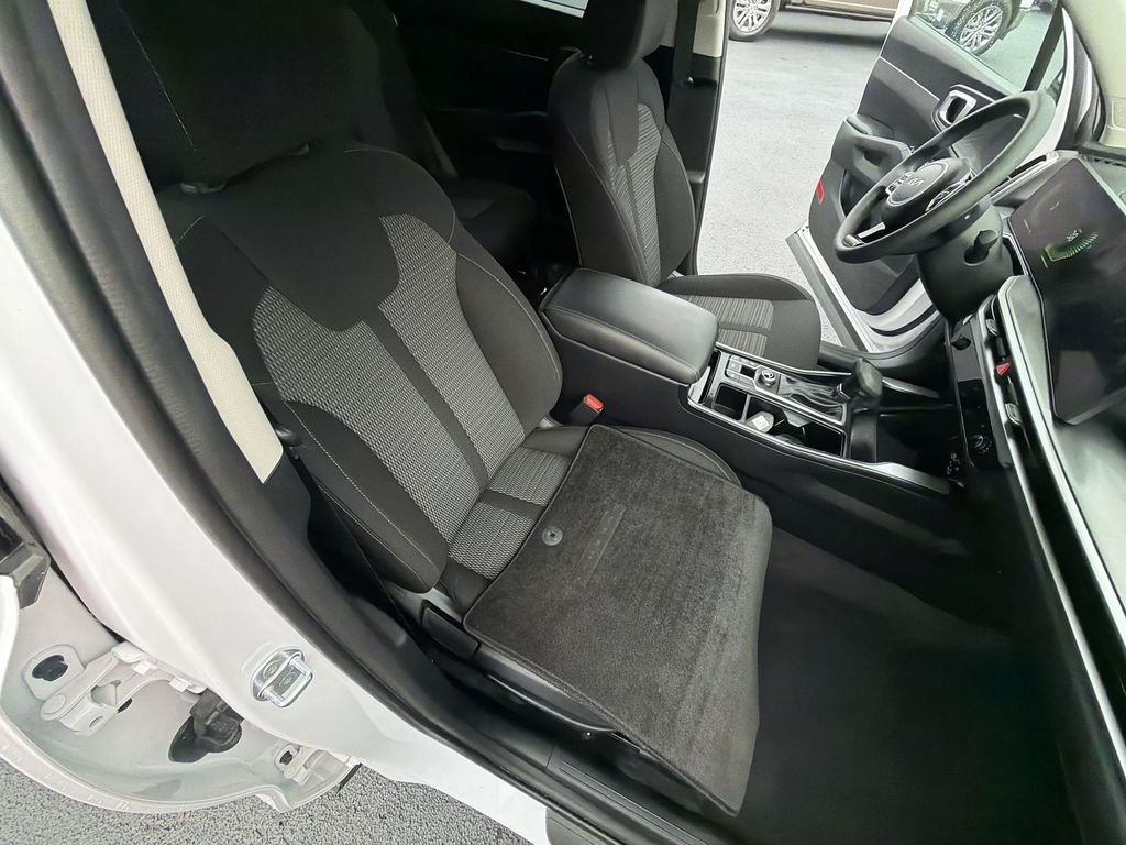 Used 2024 White Kia LX image 29