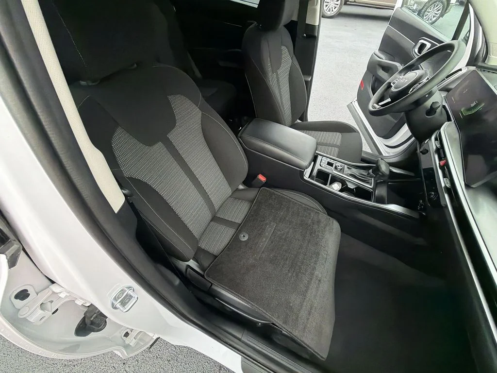 Used 2024 White Kia LX image 29